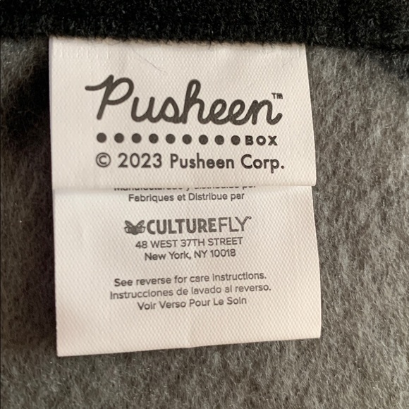 Pusheen Box Halloween Throw Blanket - Picture 4 of 8